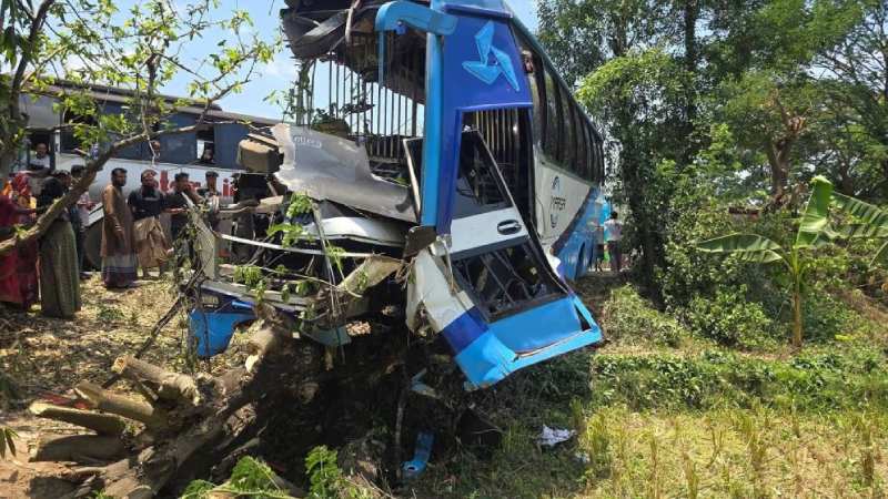 লোহাগাড়ায় সড়ক দুর্ঘটনায় নিহতদের পরিচয় শনাক্ত