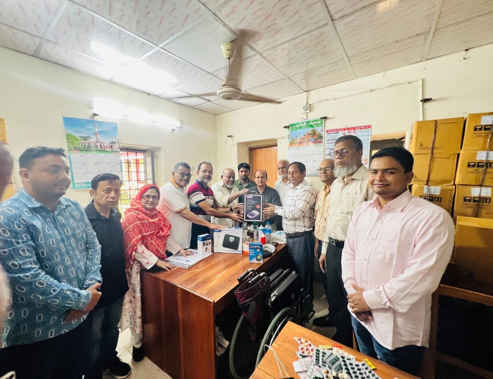 রাজশাহী কলেজ এইচএসসি অ্যালামনাই অ্যাসোসিয়েশনের স্বাস্থ্য উপকরণ প্রদান