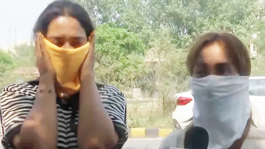 দিল্লিতে দুই নারীকে হেনস্তা-ছিঁড়ে ফেলল পোশাক, তাকিয়ে হেসেছেন অন্যরা