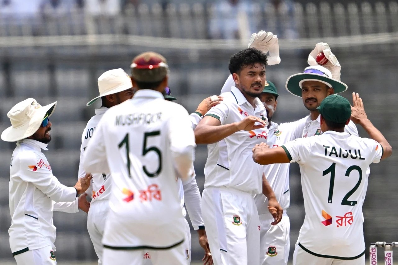 ৫ উইকেট হারিয়ে ধুঁকছে পাকিস্তান, জয়ের সুবাস পাচ্ছে বাংলাদেশ