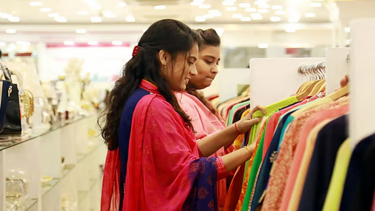 দোকানপাট-শপিংমল খোলা রাখার নতুন সময় নির্ধারণ