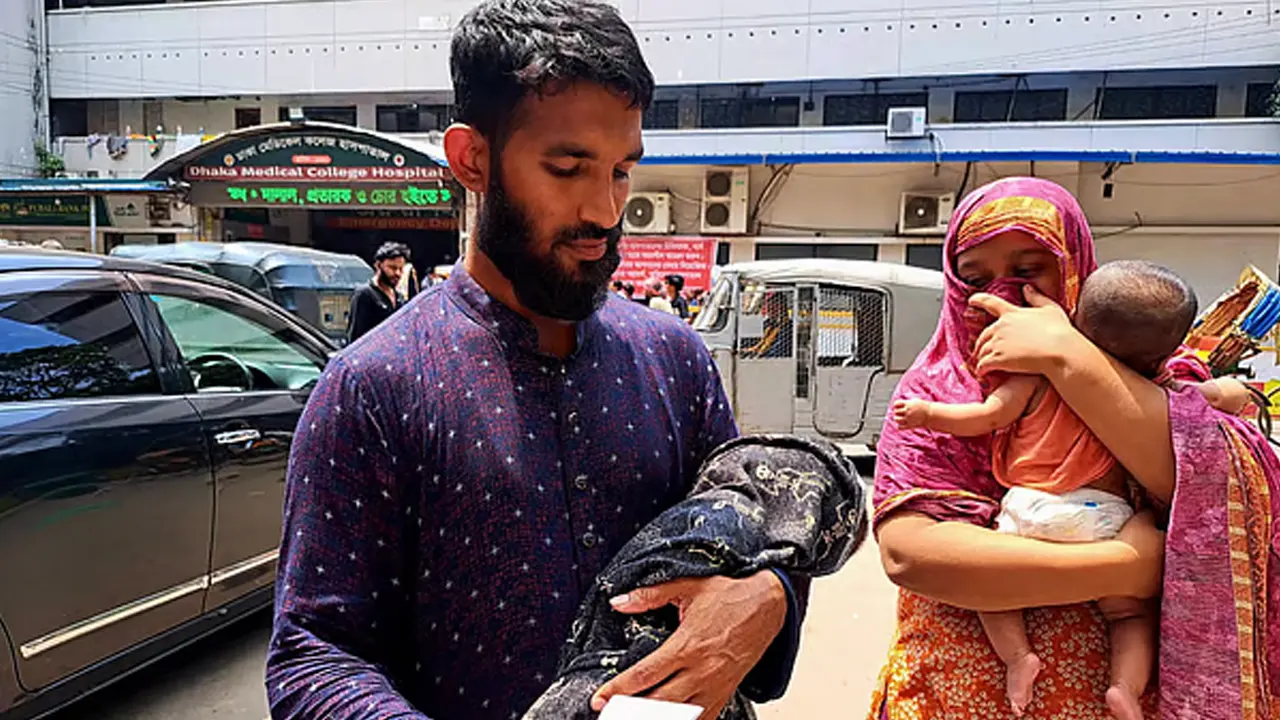 ‘টাকা জোগাড় করে আসার পর মেয়েটাই মারা গেল’