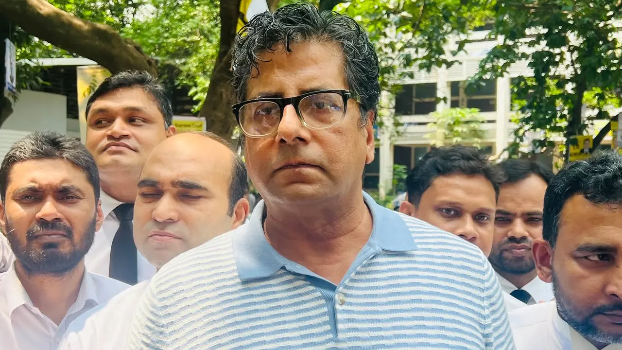 দুর্নীতির মামলায় স্থায়ী জামিন পেলেন সাংবাদিক আনিস আলমগীর