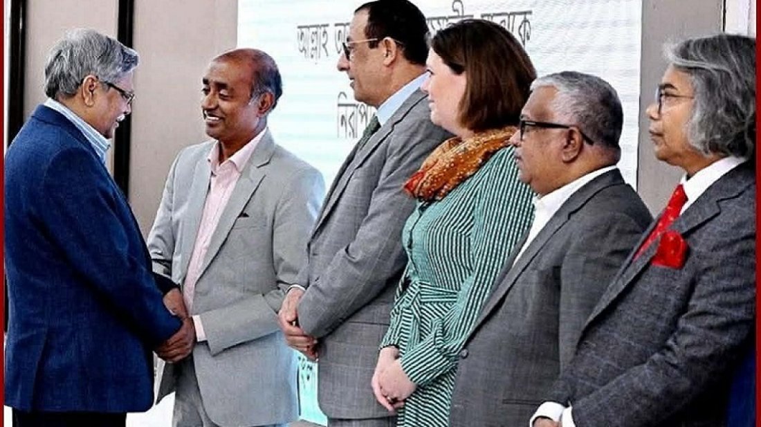 যুক্তরাজ্যে চিকিৎসা শেষে দেশে ফিরলেন রাষ্ট্রপতি