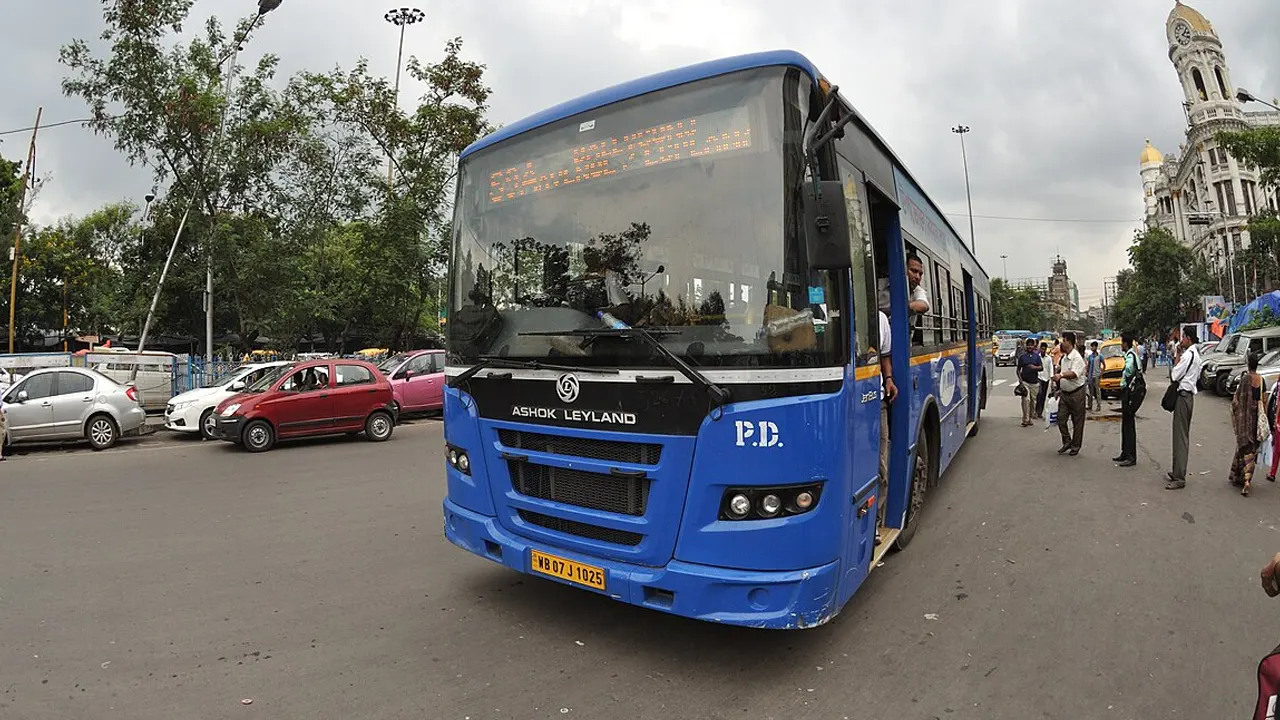 সরকারি বাসে নারীদের চলাচল ফ্রি করল পশ্চিমবঙ্গ সরকার