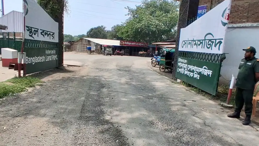 সোনামসজিদ স্থলবন্দরে পাথর আমদানি বন্ধ, দৈনিক রাজস্ব ক্ষতি ২ কোটি টাকা
