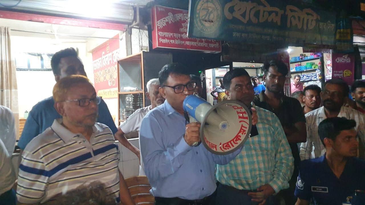 জেলা প্রশাসকের হস্তক্ষেপে ধর্মঘটের অবসান, পুনরায় চালু যান চলাচল