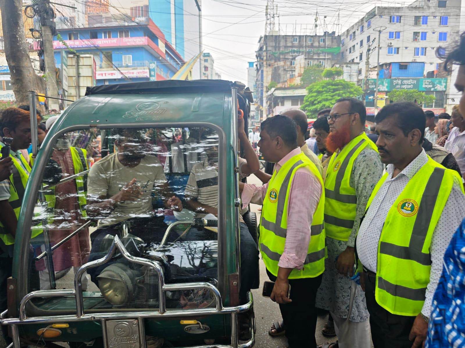 অটোরিকশায় ৫ টাকার ভাড়া এখন ১০, তদারকিতে রাসিক 