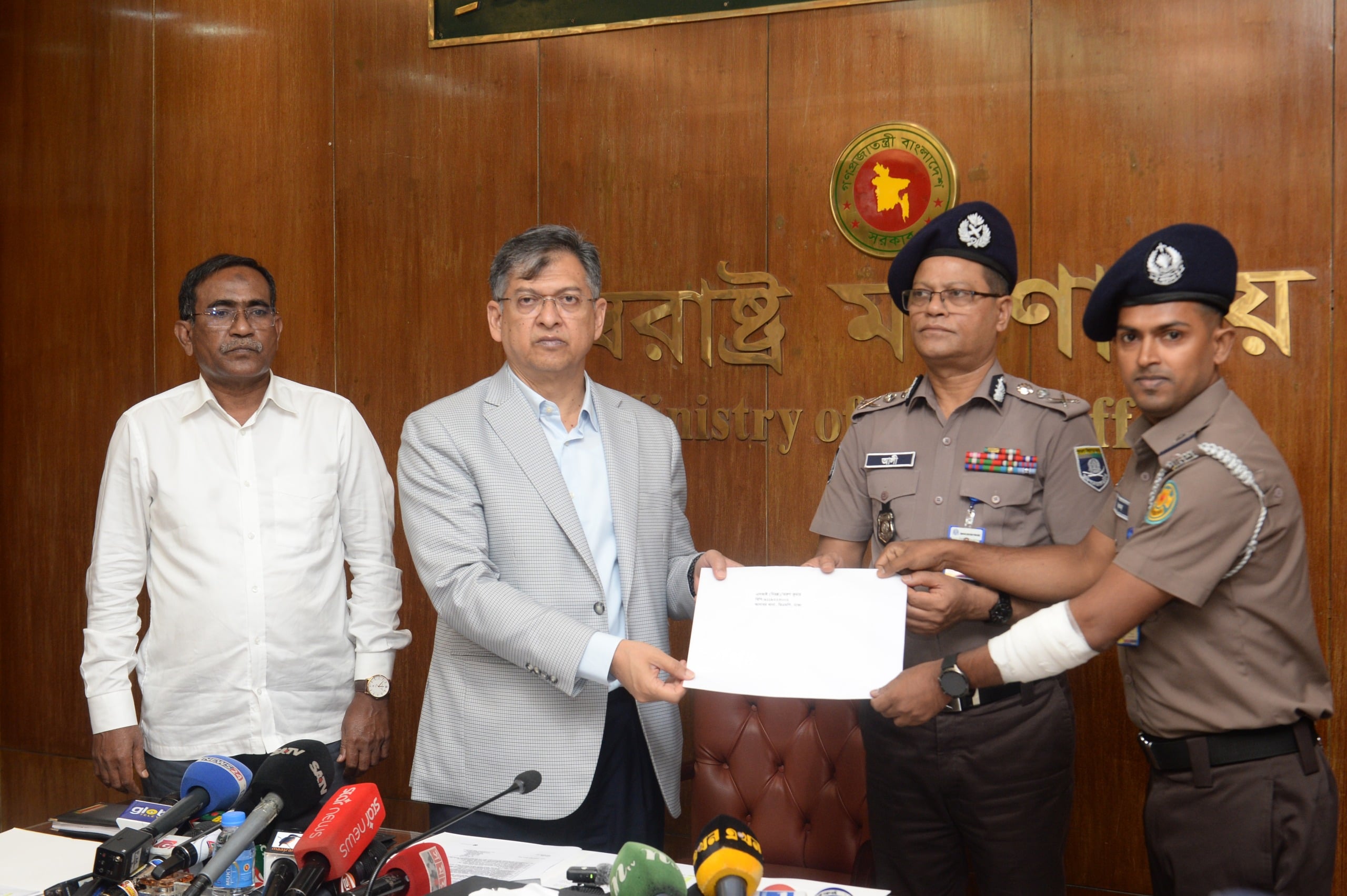 বেনজীর আহমেদকে দ্রুত দেশে ফেরানোর প্রক্রিয়া চলছে : স্বরাষ্ট্রমন্ত্রী
