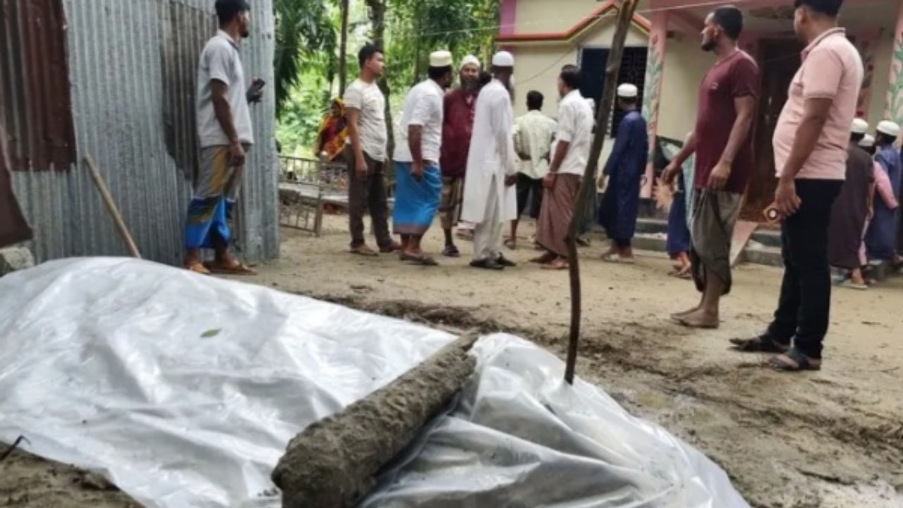 বাবার অসিয়তের জায়গায় দাফনে সন্তানদের বাধা, ৩ স্থানে খোঁড়া হলো কবর