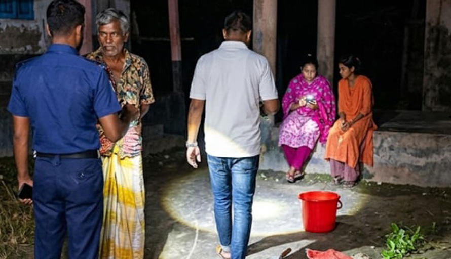 বাগমারায় বিএনপি নেতার বাড়িতে ককটেল হামলা, উদ্ধার ৩ অবিস্ফোরিত ককটেল