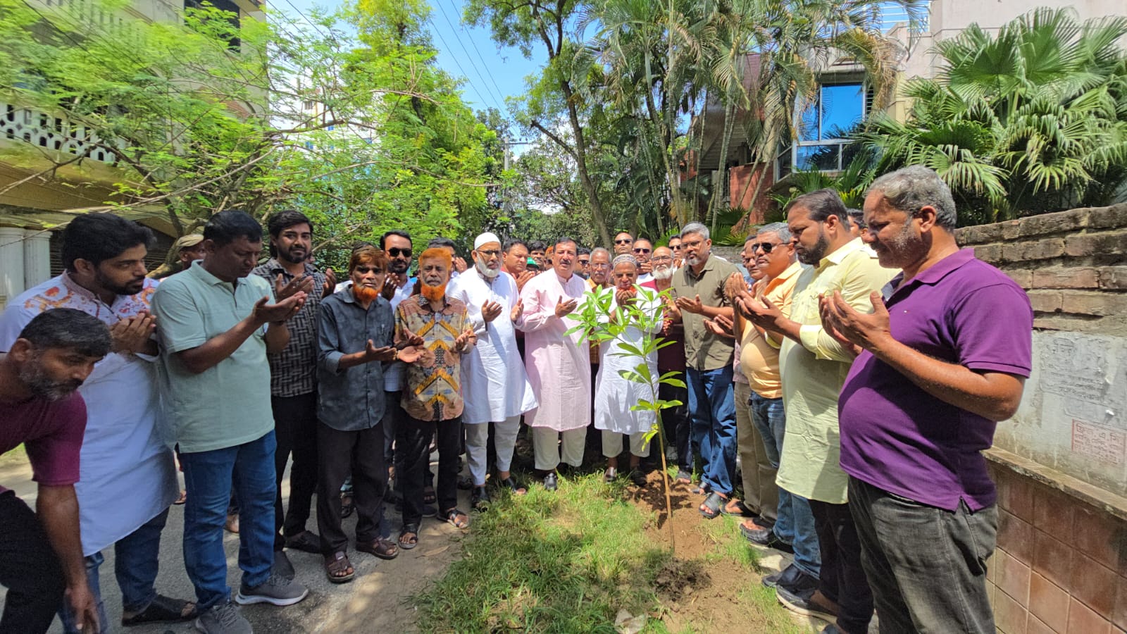 রাজশাহীকে সবুজ নগরী গড়তে আরডিএর বৃক্ষরোপণ অভিযান, প্রধান অতিথি ভূমিমন্ত্রী