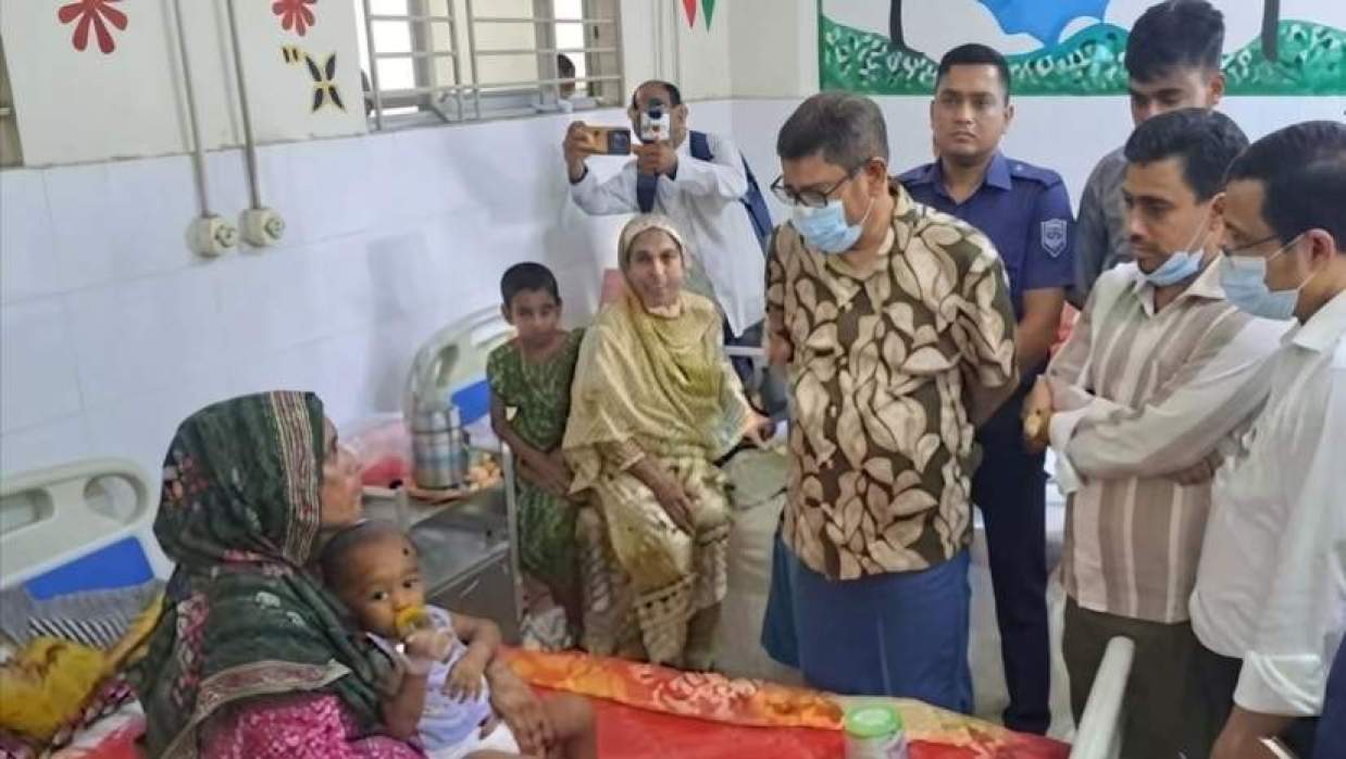   মজুত থাকা সত্ত্বেও র‌্যাবিস ভ্যাকসিন বাইরে কিনতে হলো রোগীকে, বরখাস্ত ১