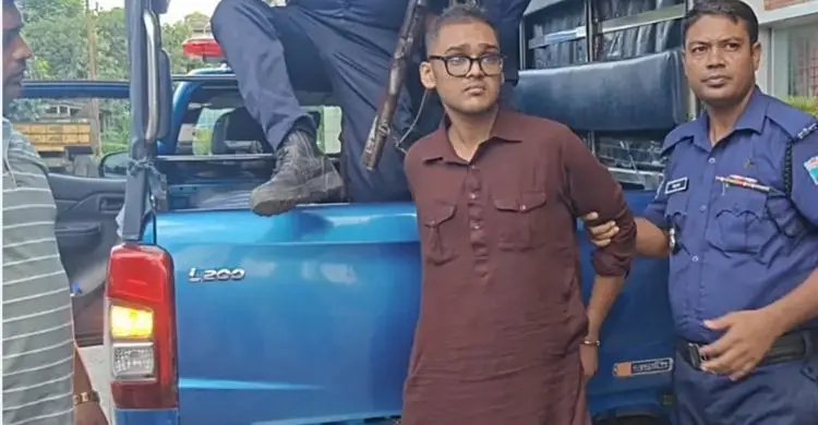 নাটোরে পর্যটনমন্ত্রীর পথসভা থেকে পিস্তলসহ যুবক আটক