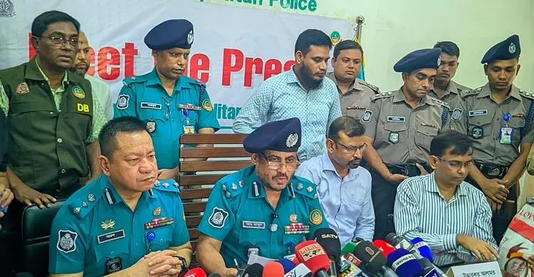 বাড়ির ছাদে ইয়াবা সেবনে বাধা দেওয়ায় গণপতিসহ চারজনকে হত্যা