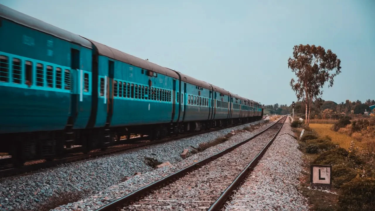 ভারতে বিনা টিকিটে ট্রেনে ওঠায় ‘বাংলাদেশী’ যুবক গ্রেপ্তার