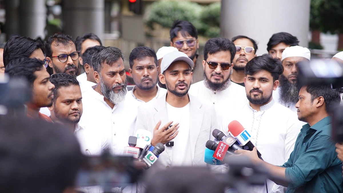 মক্কা থেকে ফিরে মক্কা চুক্তি নিয়ে যা বললেন আসিফ মাহমুদ