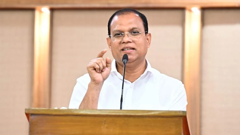 সবকিছুর সমালোচনা না করে সরকারকে সহযোগিতা করা উচিত