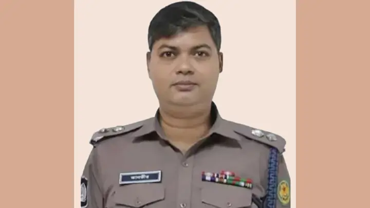 গুলশানে আওয়ামী লীগের মিছিল, ওসির পর সরানো হলো ডিসিকেও