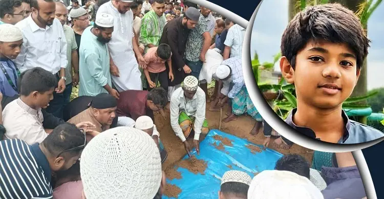 পারিবারিক কবরস্থানে অপ্রতিমের দাফন সম্পন্ন