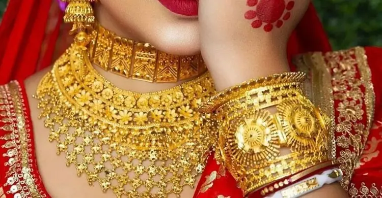 টানা তিন দফা কমার পর দেশে সোনার দাম বাড়ল