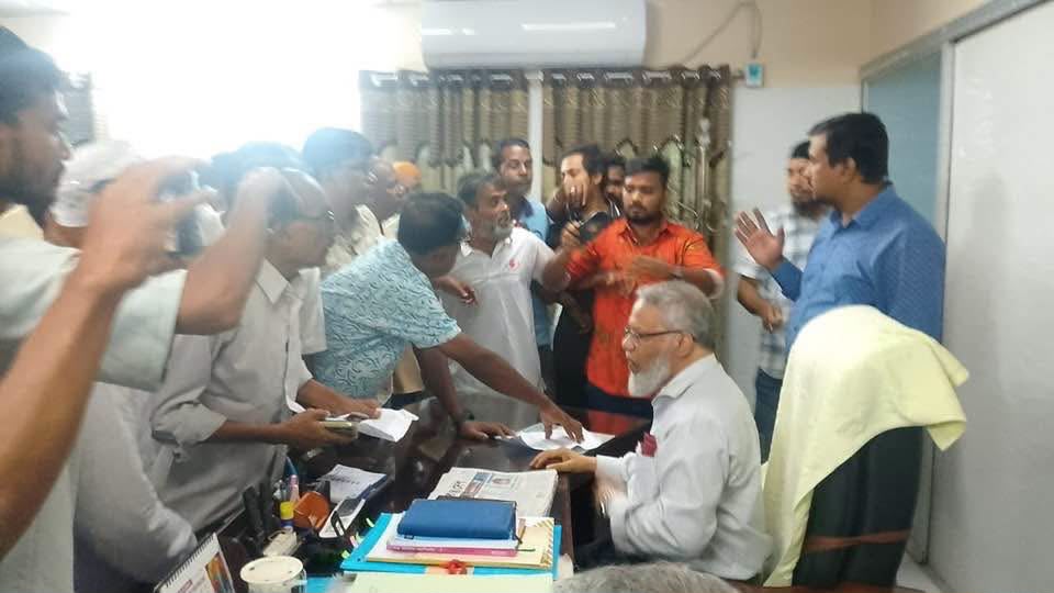 রামেবি উপাচার্যকে জোর করে পদত্যাগ করানোর অভিযোগে বিএনপি নেতা গ্রেপ্তার