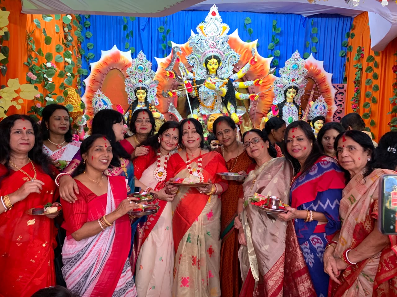 রাজশাহীতে আনন্দ-বিষাদে দেবী দুর্গাকে বিদায়, পদ্মায় প্রতিমা বিসর্জন