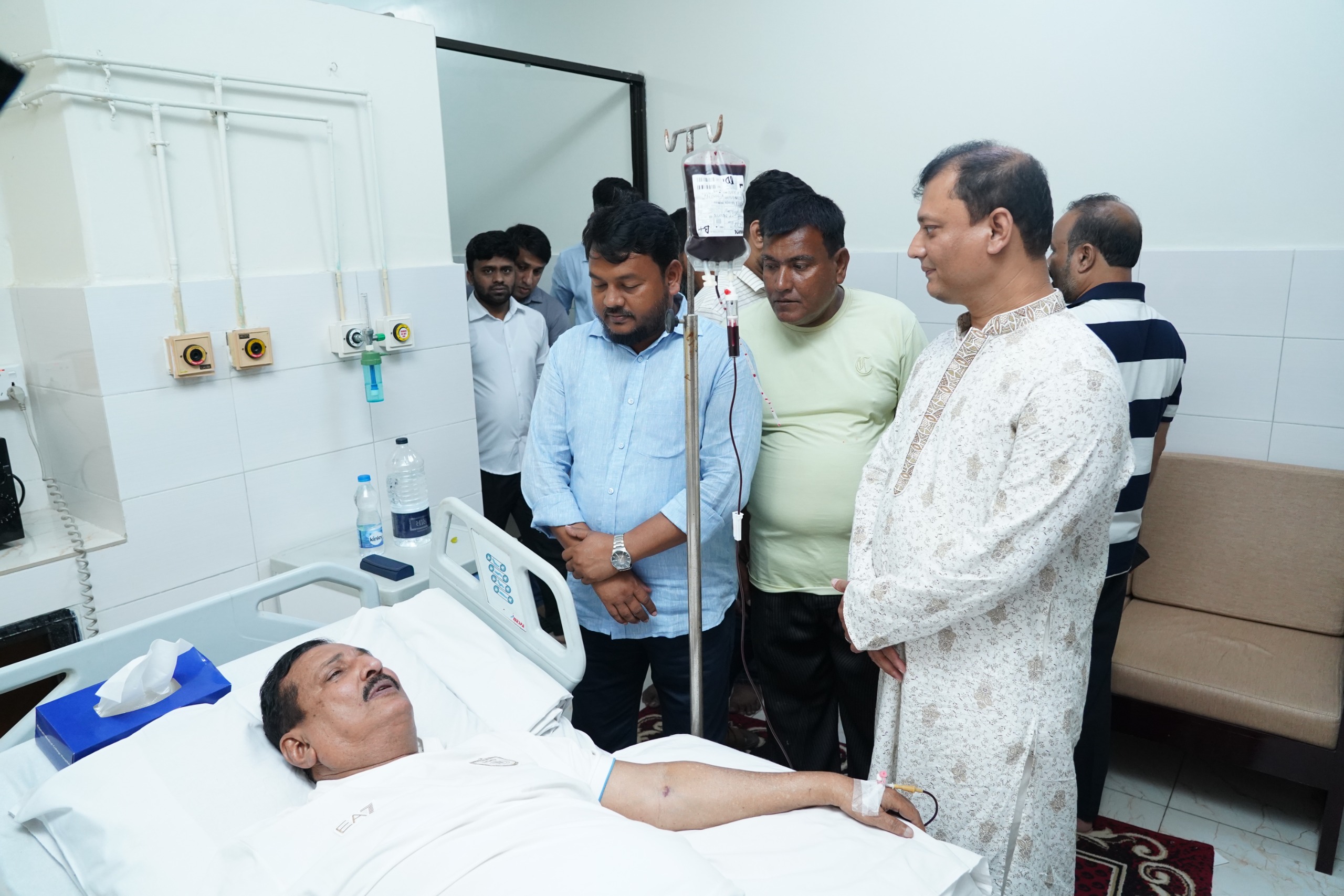 অসুস্থ হয়ে হাসপাতালে ভর্তি ভূমিমন্ত্রী