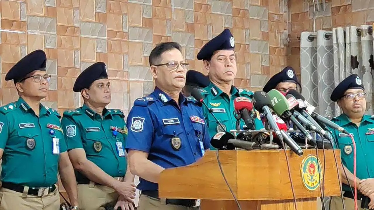 বল প্রয়োগ করলে ফ্যাসিবাদী, না করলে পুলিশকে দুর্বল ভাবে মানুষ: আইজিপি