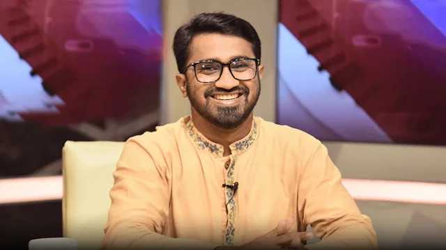 চুমু দেওয়া শিক্ষকের কাজ নয়, রাজনৈতিক নেতারও নয়: রাশেদ খাঁন