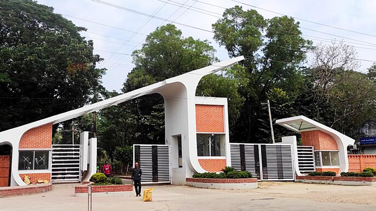 শাটডাউন প্রত্যাহার করে ক্লাসে ফিরছেন চুয়েটের শিক্ষক-শিক্ষার্থীরা, তবে চলবে আন্দোলন