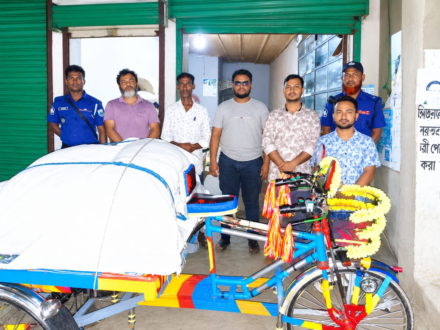 বাগমারায় নিবন্ধন ছাড়াই সার বিক্রি, ব্যবসায়ীকে জরিমানা