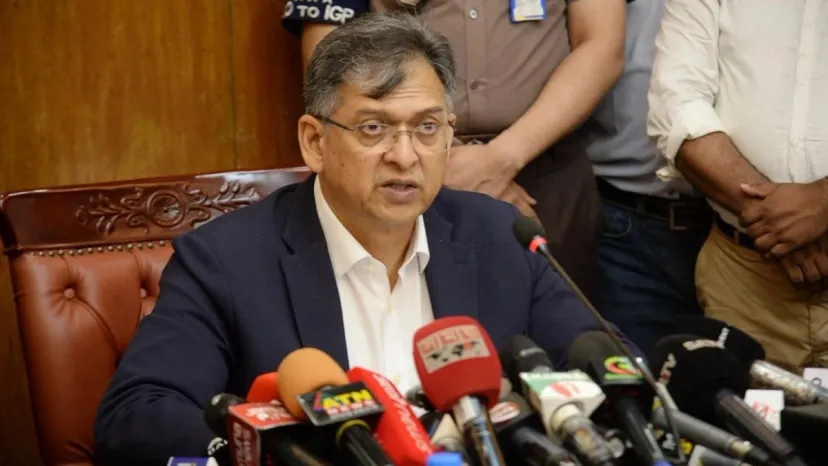আইজিপিকে নিয়ে নরম সুর স্বরাষ্ট্রমন্ত্রীর