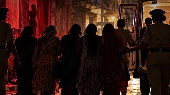 ভারতে চাকরির প্রলোভন দেখিয়ে বিক্রি, যৌনপল্লী থেকে উদ্ধার ৬ বাংলাদেশি নারী