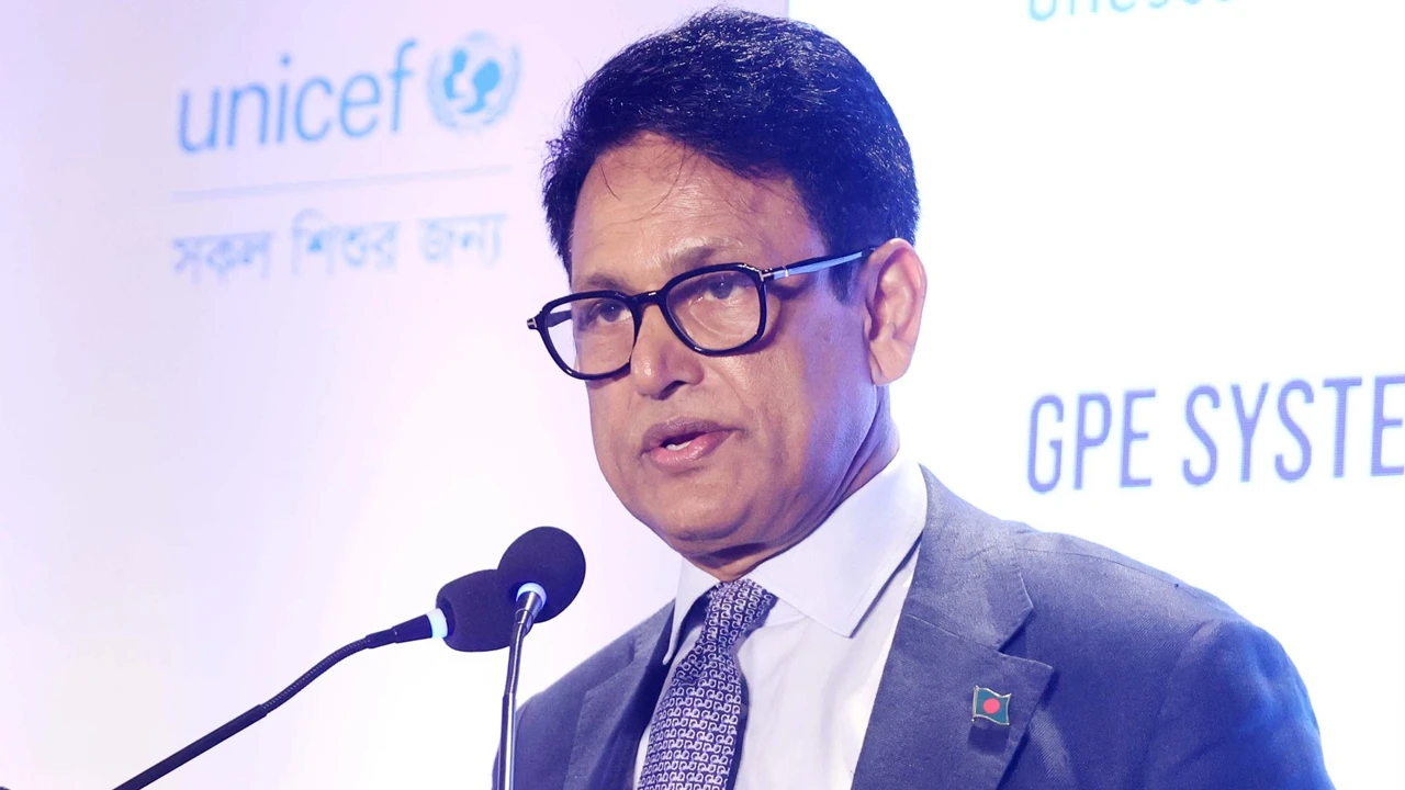 ‘তৃতীয় লিঙ্গ’ বলতে গিয়ে অনিচ্ছাকৃতভাবে ‘ট্রান্সজেন্ডার’ বলেছি: শিক্ষামন্ত্রী
